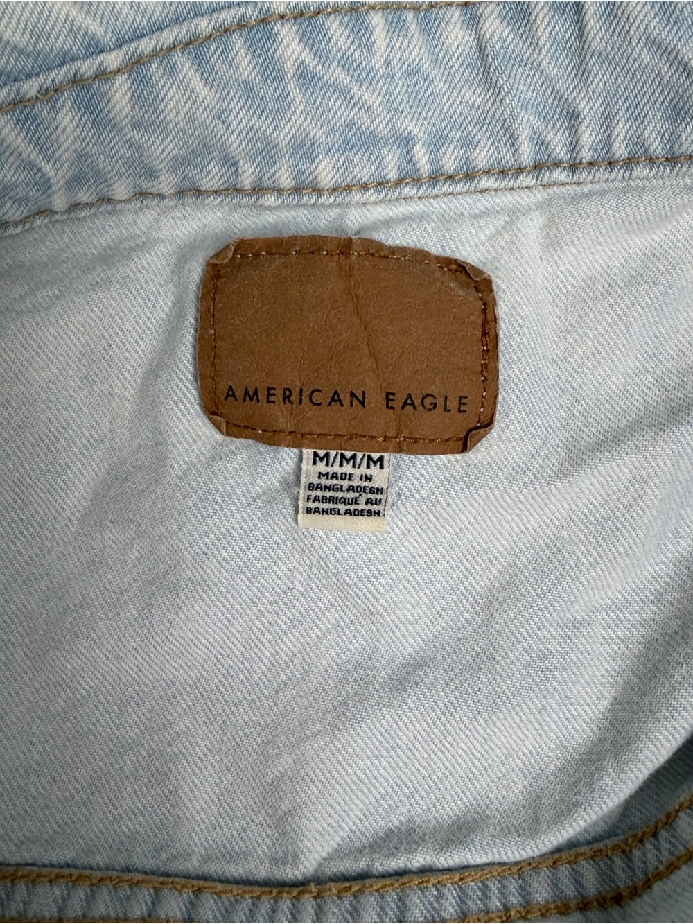American Eagle Light Wash Distressed Denim Jacket M - Picture 3 of 4